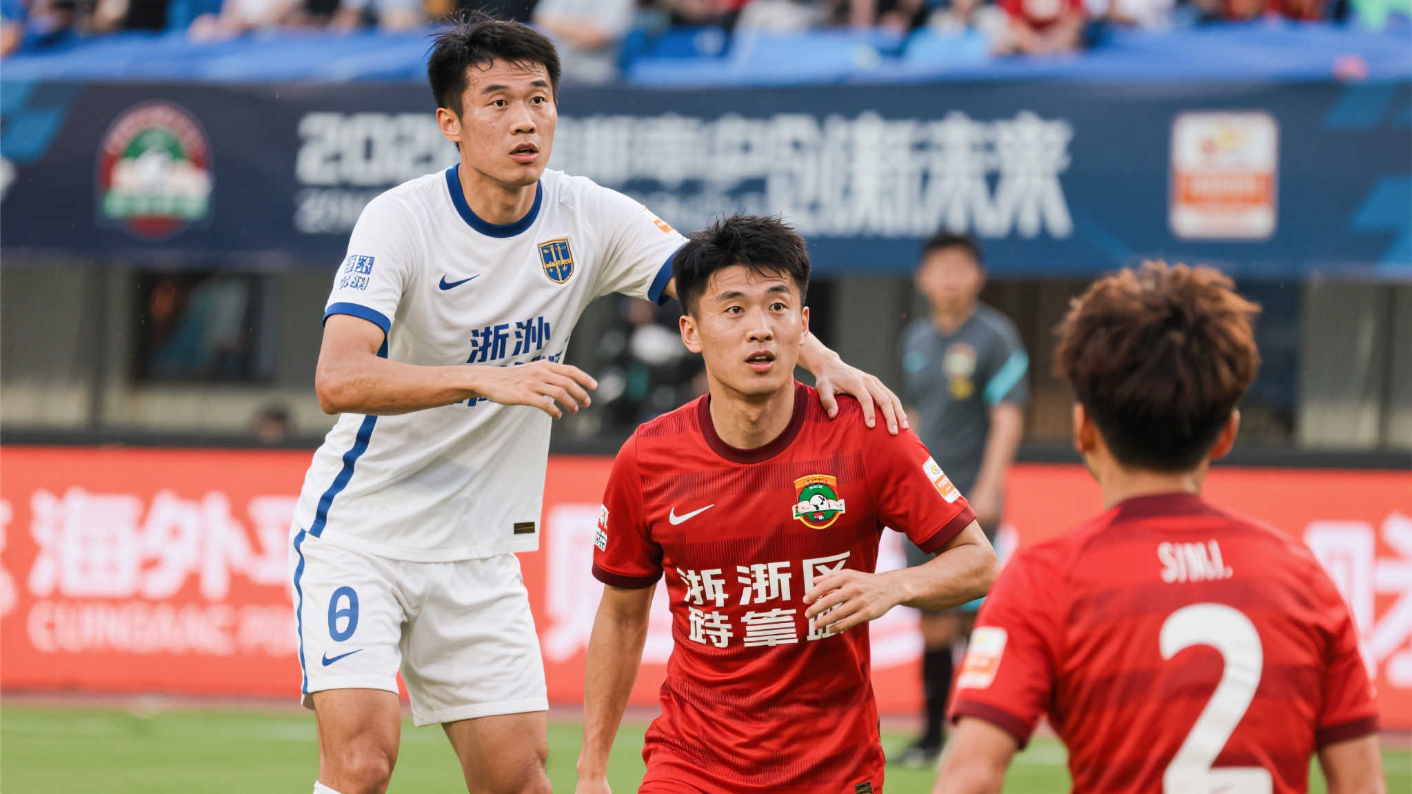 足协杯16强赛!河南队VS浙江队!实况足球开打! 浙江方面则依赖于老将带动新人,中前场火力凶猛。此外